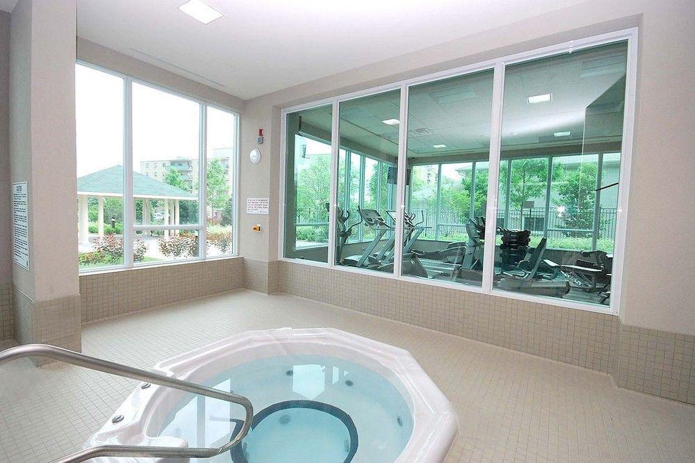 Maplewood Furnished Suites Mississauga Exterior photo